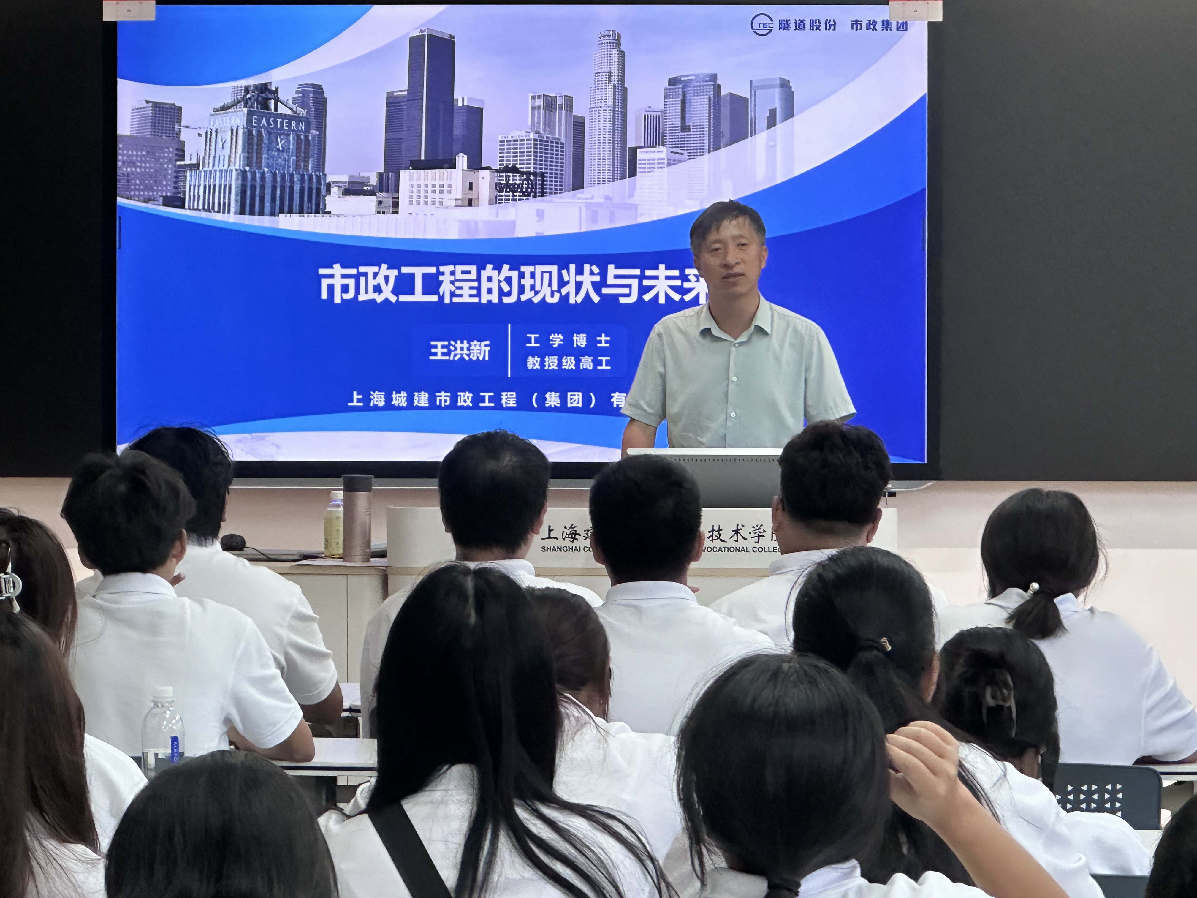 王洪新.jpg